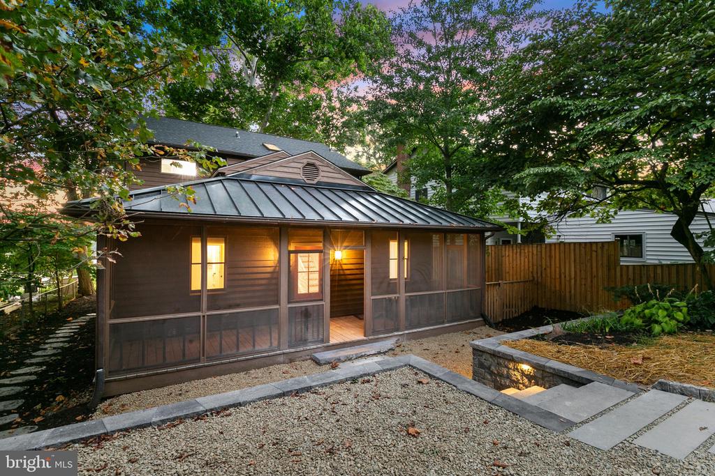74 RIVERSIDE DR