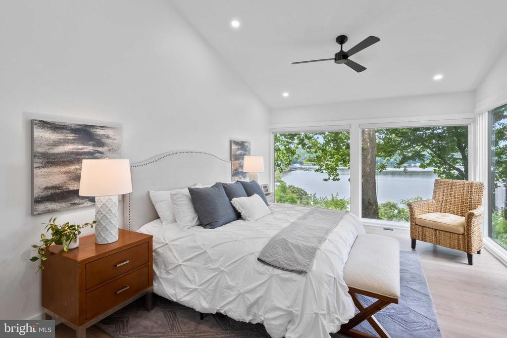 74 RIVERSIDE DR