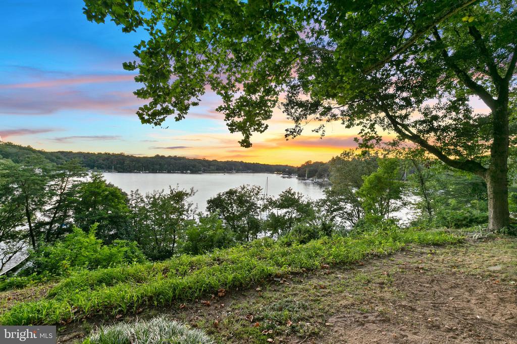 74 RIVERSIDE DR