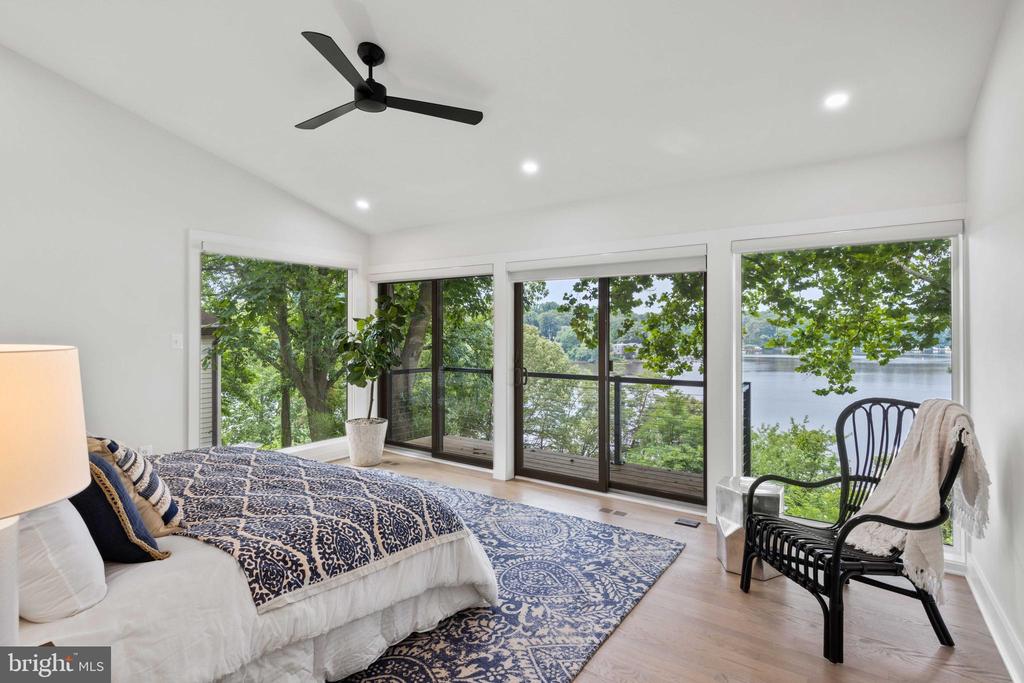 74 RIVERSIDE DR