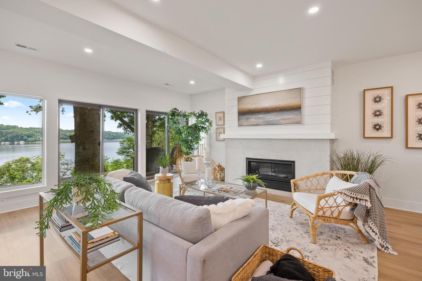 74 RIVERSIDE DR
