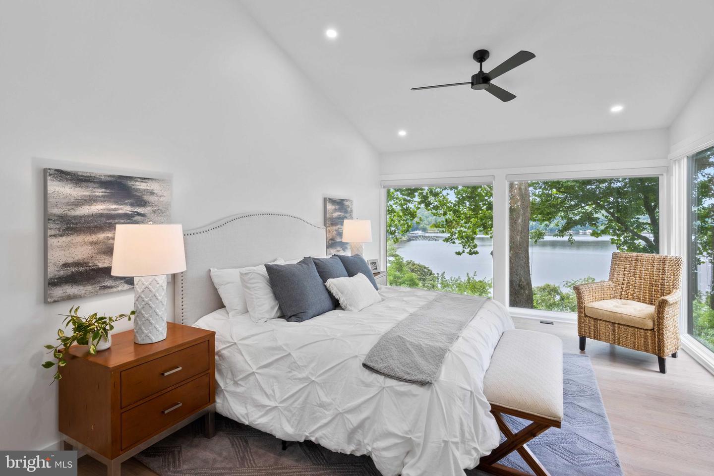 74 RIVERSIDE DR