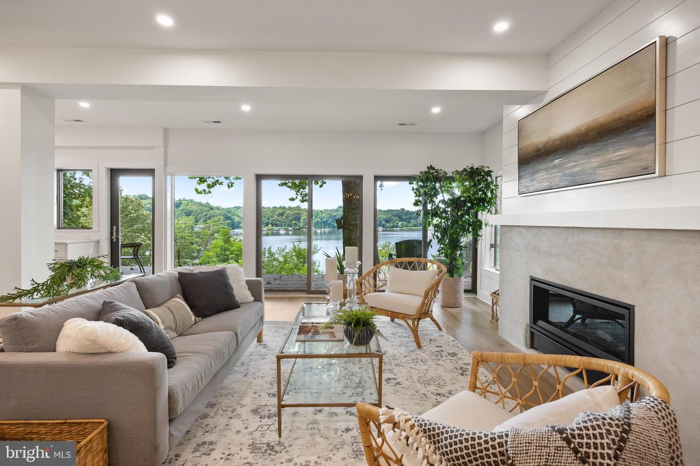 74 RIVERSIDE DR