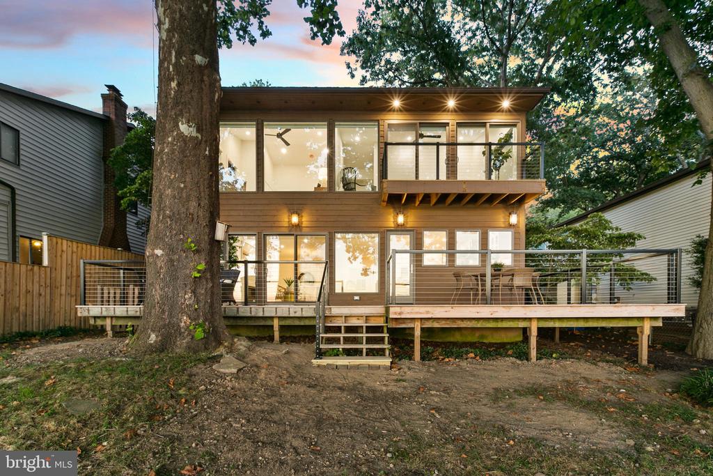74 RIVERSIDE DR
