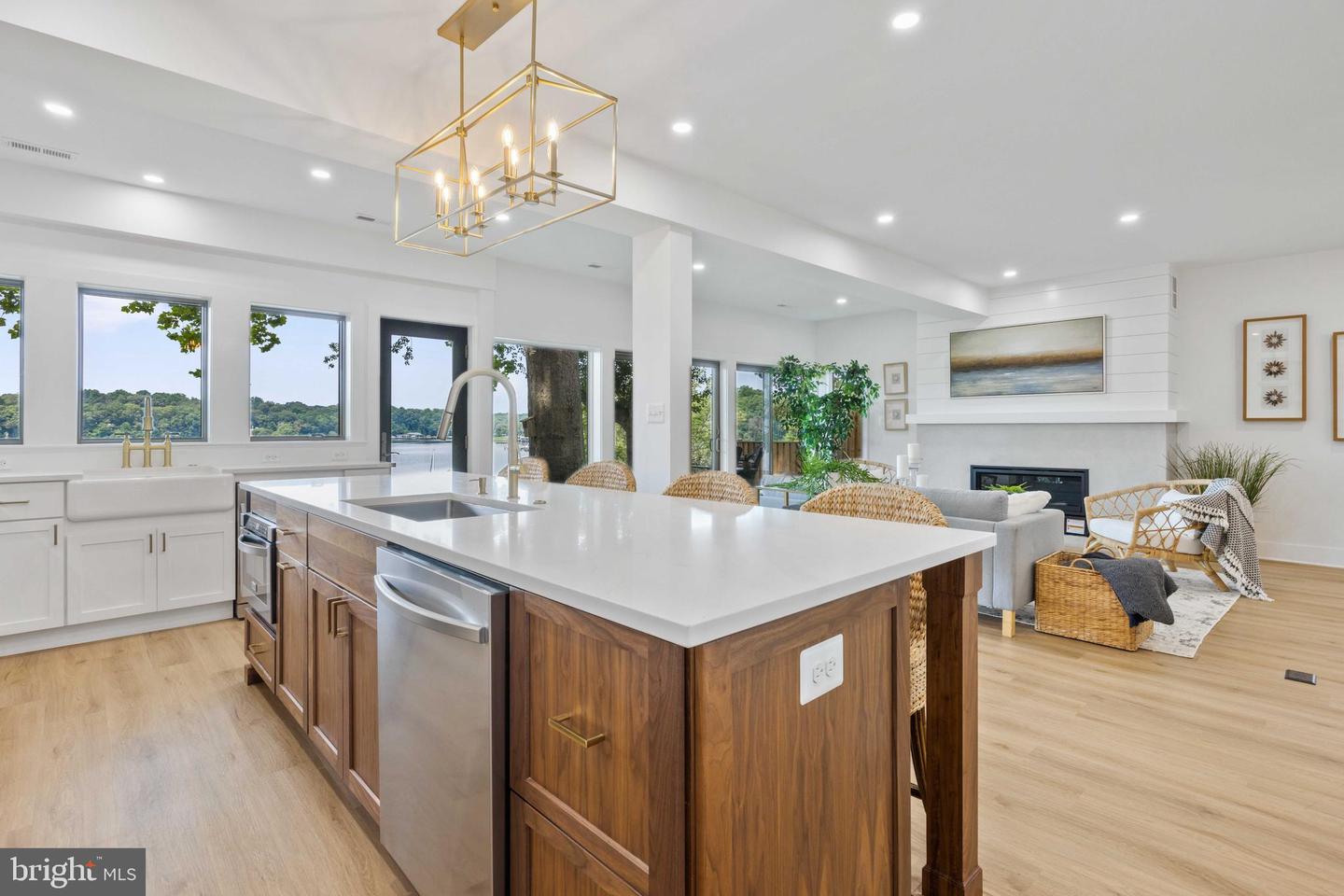 74 RIVERSIDE DR