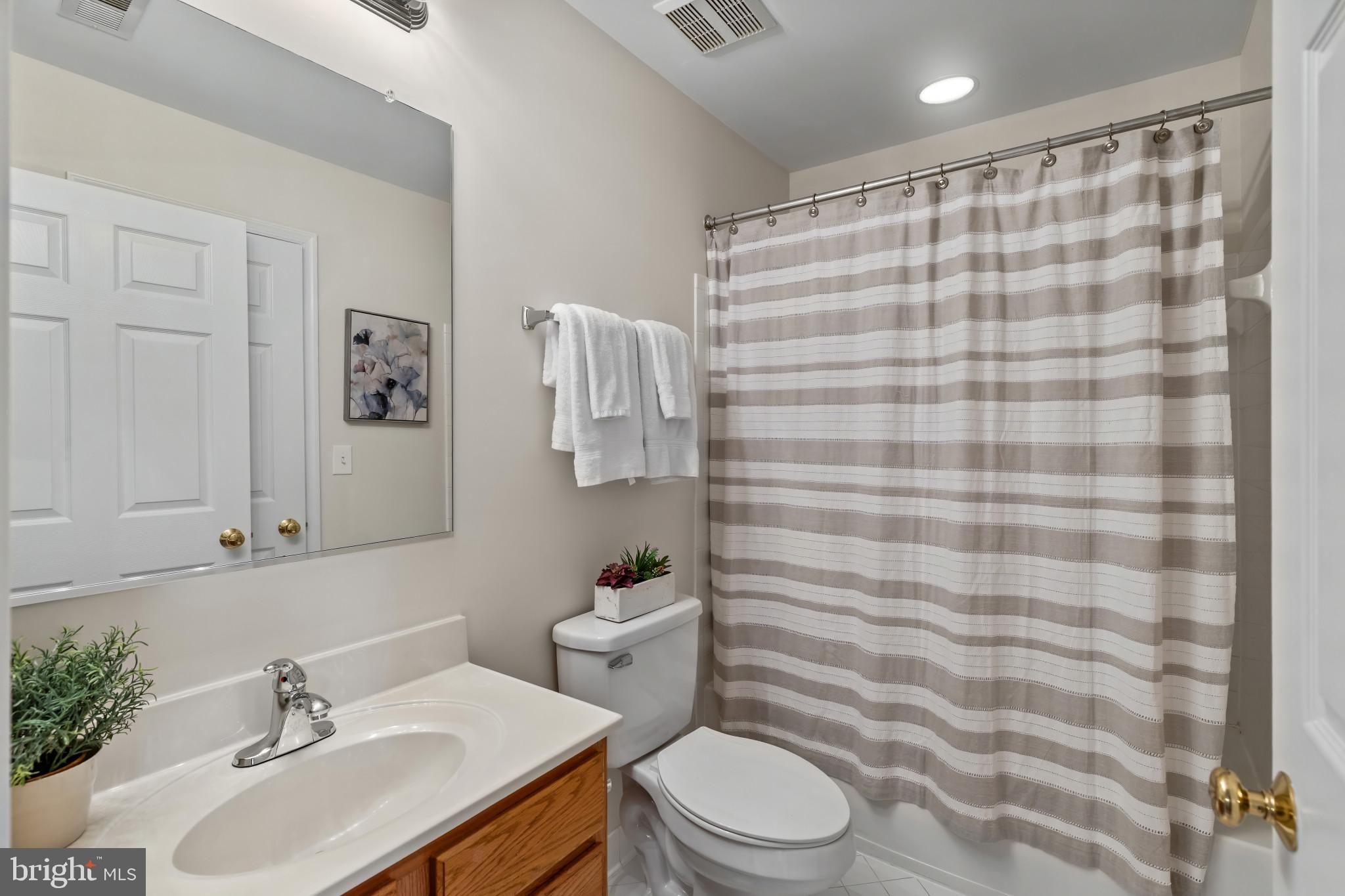 1437 THORNBURY COURT