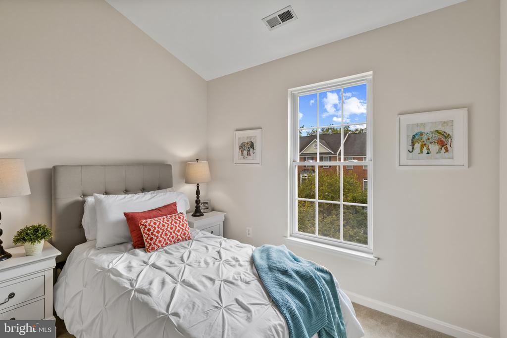 1437 THORNBURY COURT