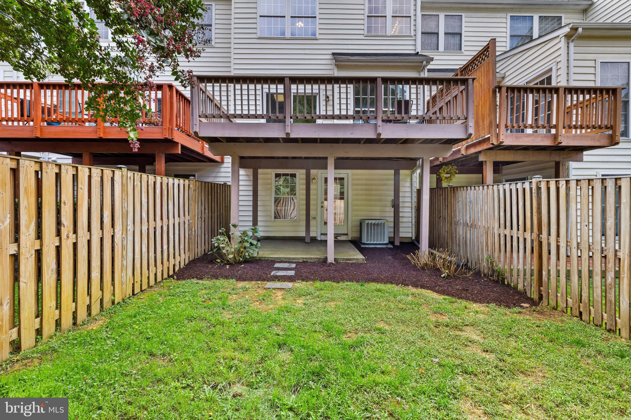 1437 THORNBURY COURT