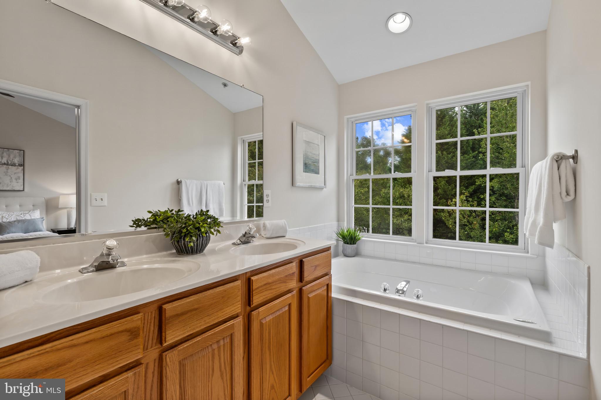 1437 THORNBURY COURT
