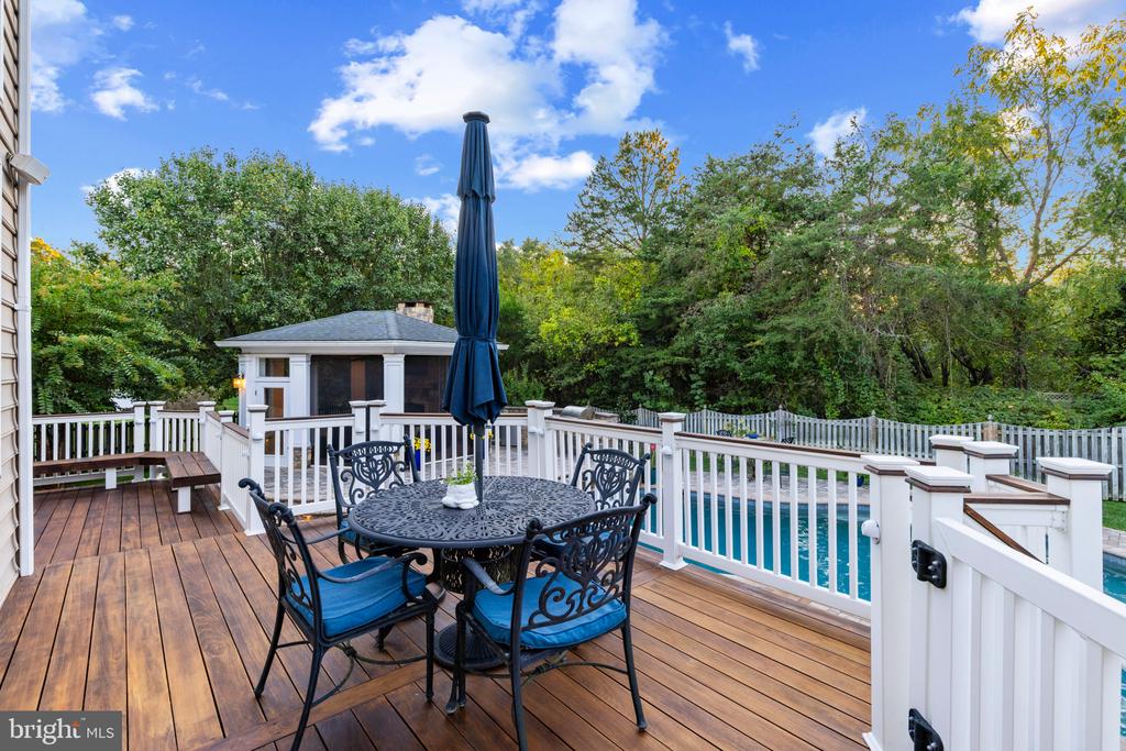 114 LONGFELLOW DRIVE