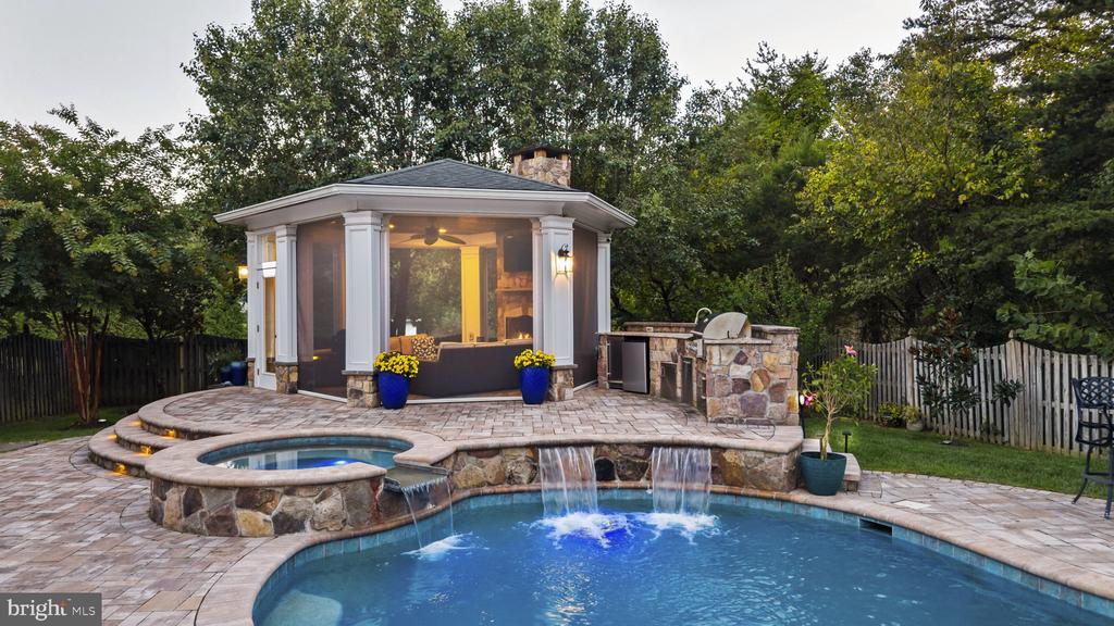 114 LONGFELLOW DRIVE