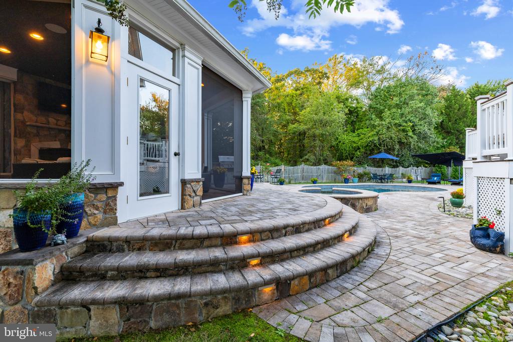 114 LONGFELLOW DRIVE