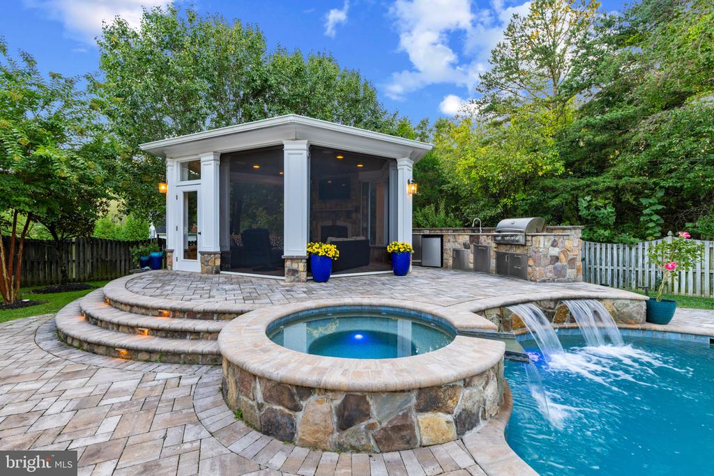 114 LONGFELLOW DRIVE