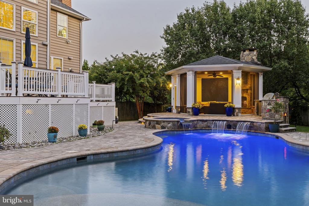 114 LONGFELLOW DRIVE
