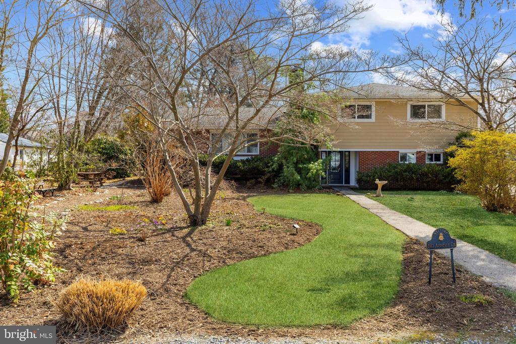 101 AVONDALE CIRCLE
