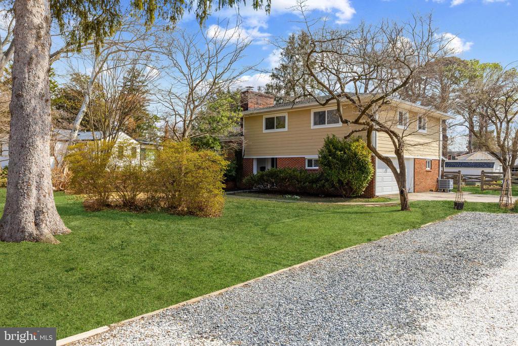101 AVONDALE CIRCLE