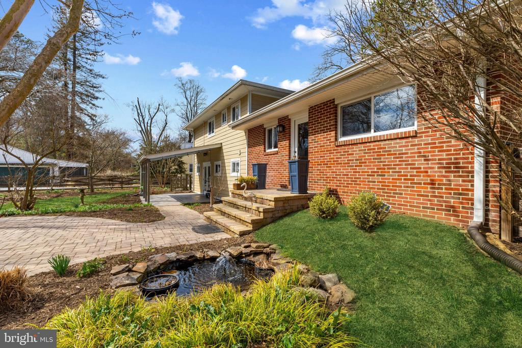 101 AVONDALE CIRCLE