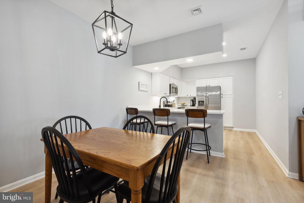 2711 SUMMERVIEW WAY Unit: 203