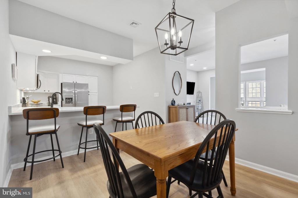 2711 SUMMERVIEW WAY Unit: 203
