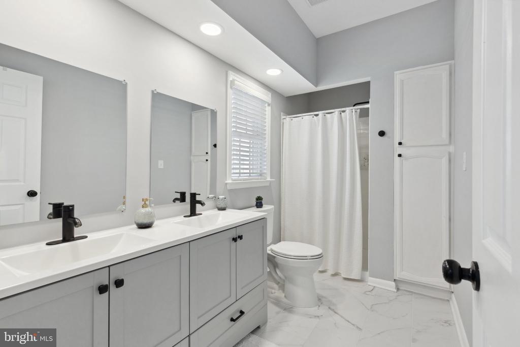 2711 SUMMERVIEW WAY Unit: 203