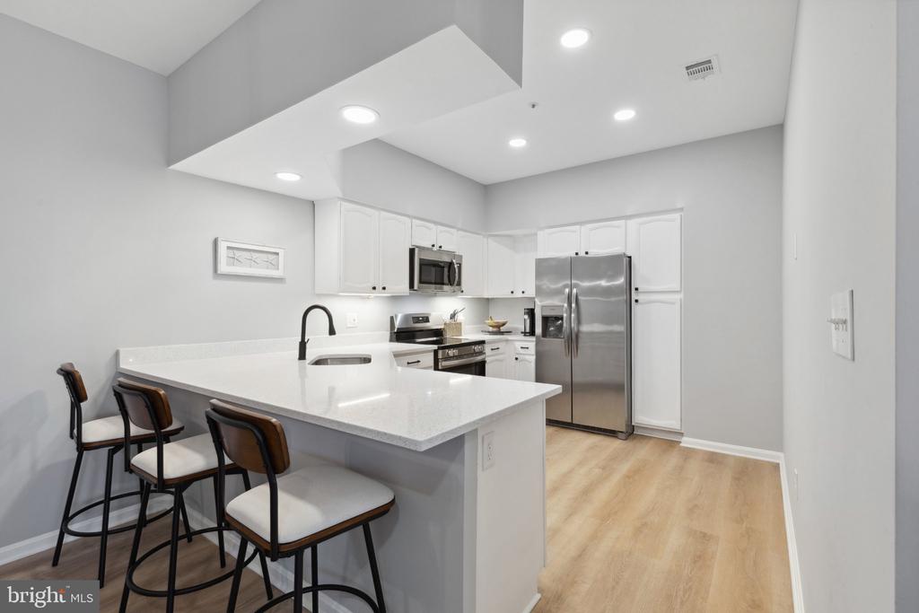 2711 SUMMERVIEW WAY Unit: 203
