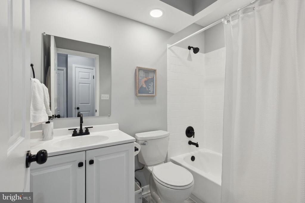 2711 SUMMERVIEW WAY Unit: 203
