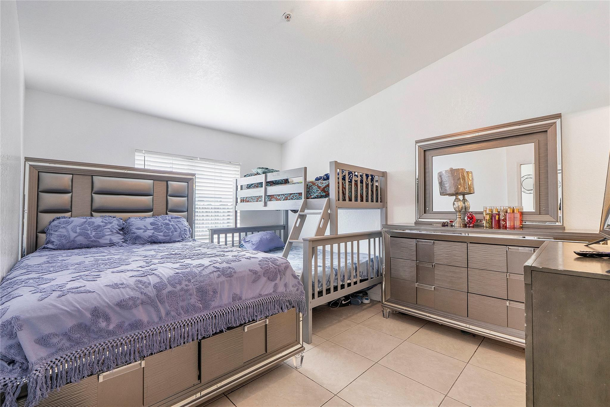 #B- 13 Hollywood F 48 Ave B-13