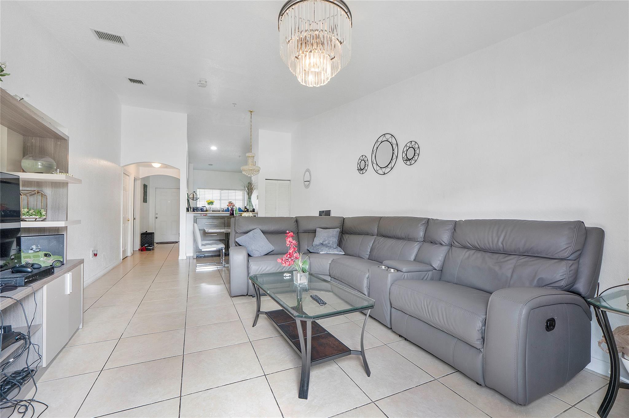 #B- 13 Hollywood F 48 Ave B-13