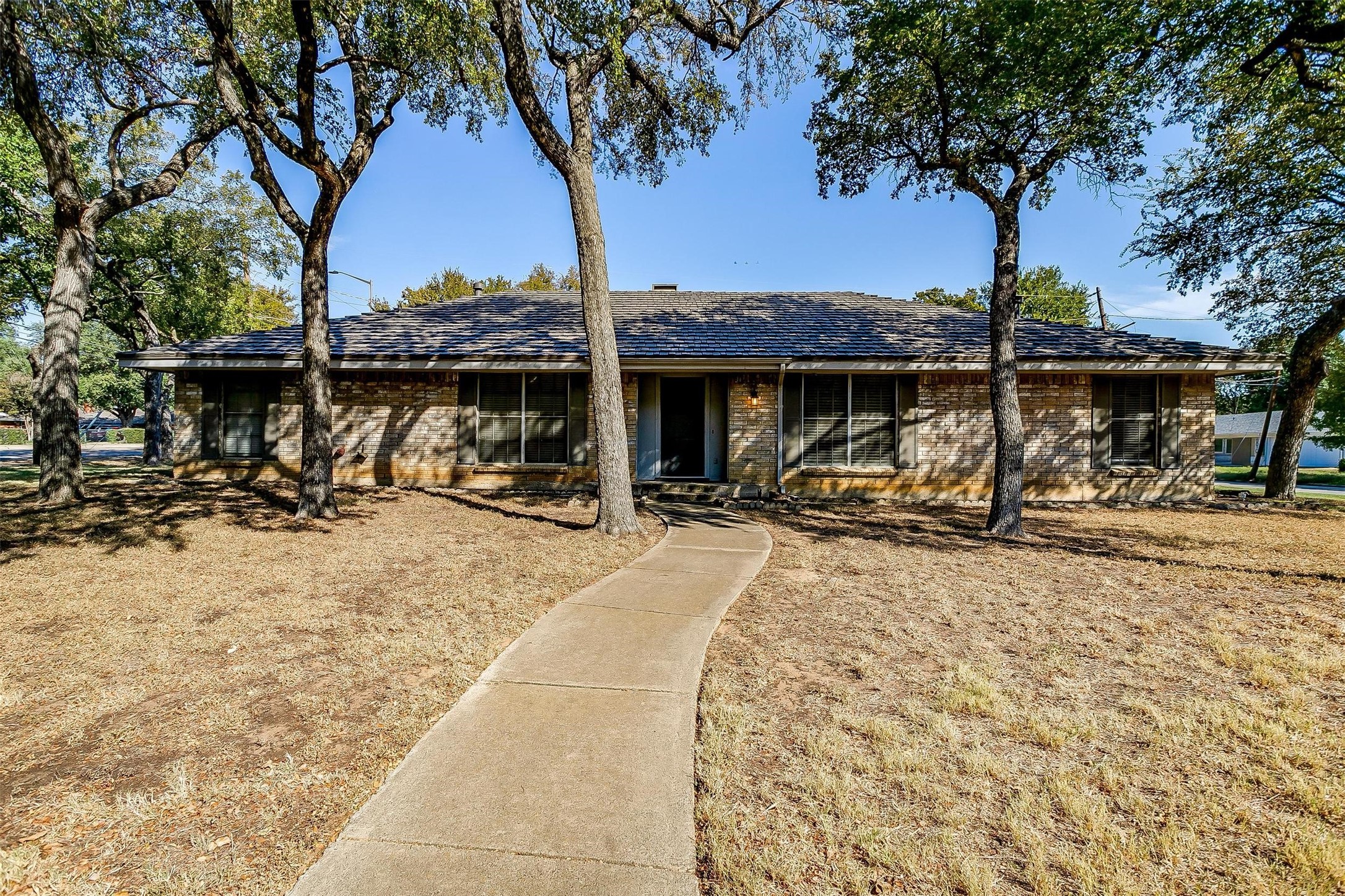 1613 Ridgeview Drive
