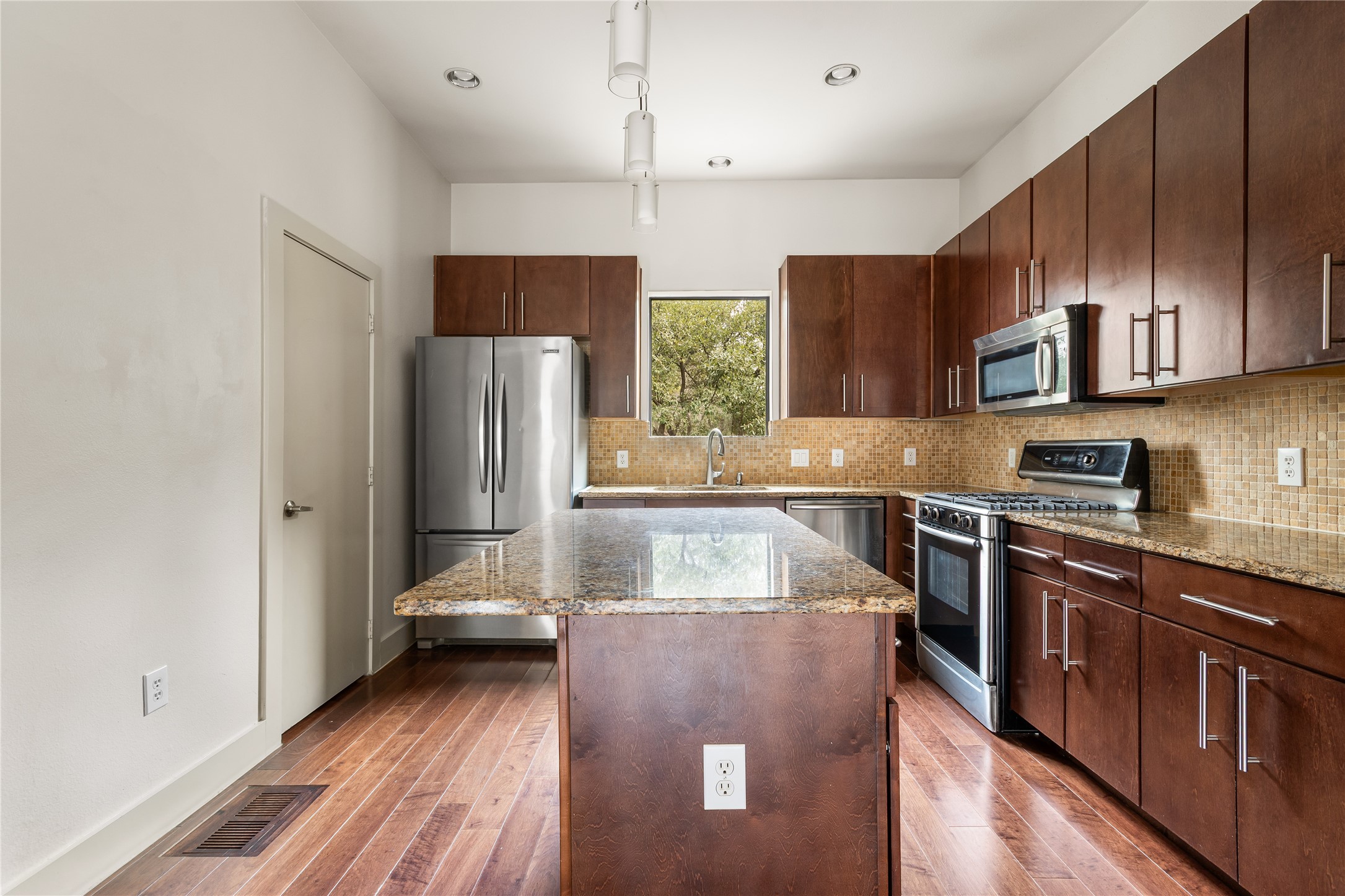 4111 Newton Avenue 5
