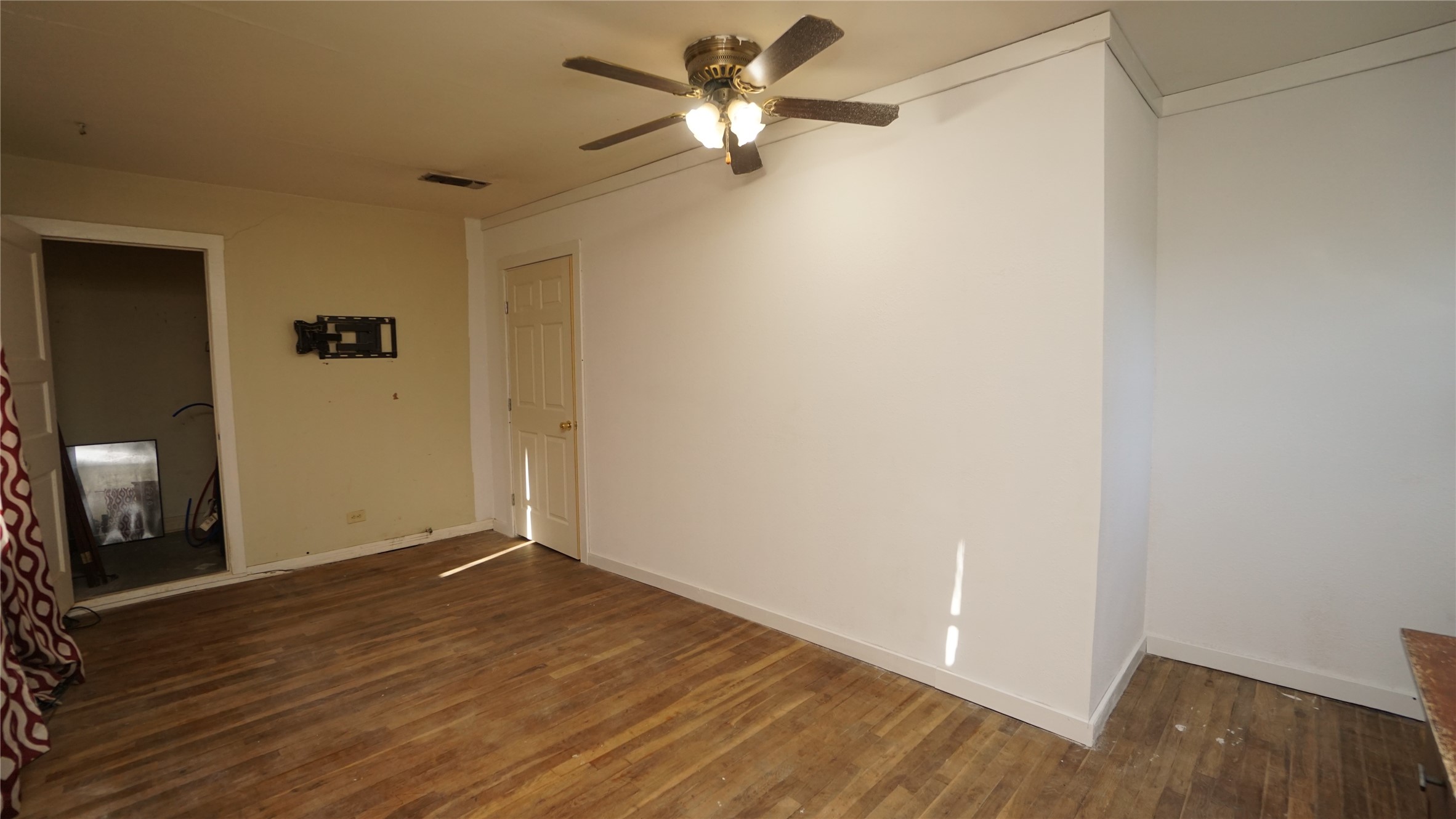 1300 W Day Street