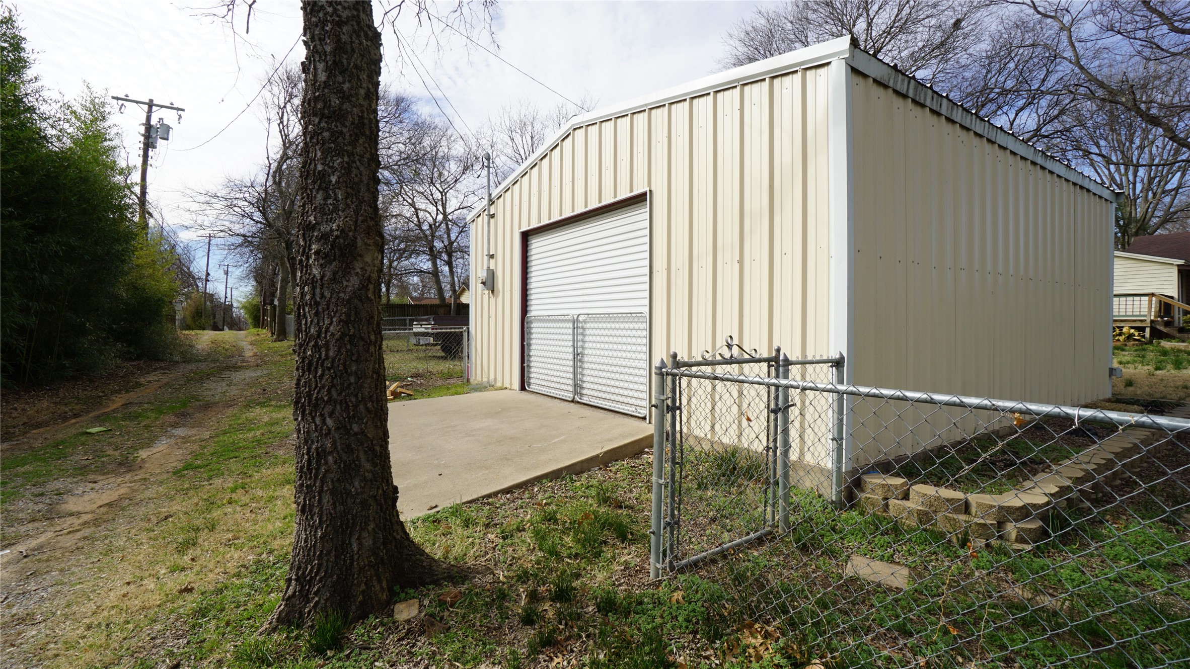 1300 W Day Street