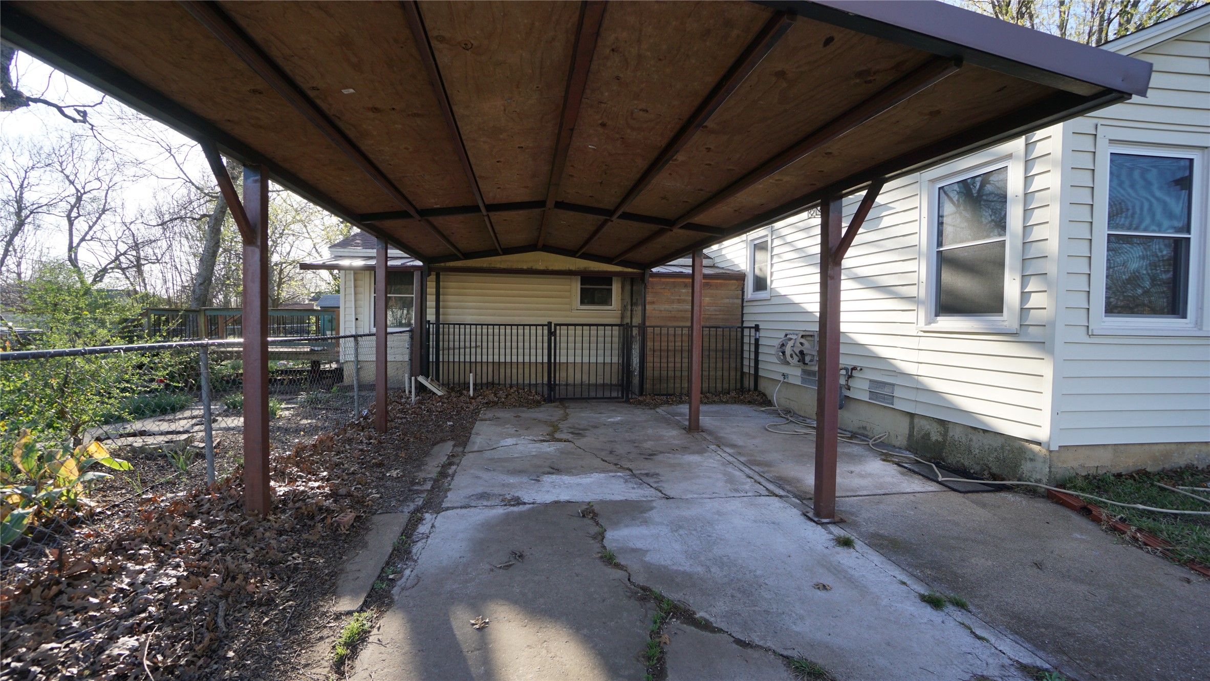 1300 W Day Street