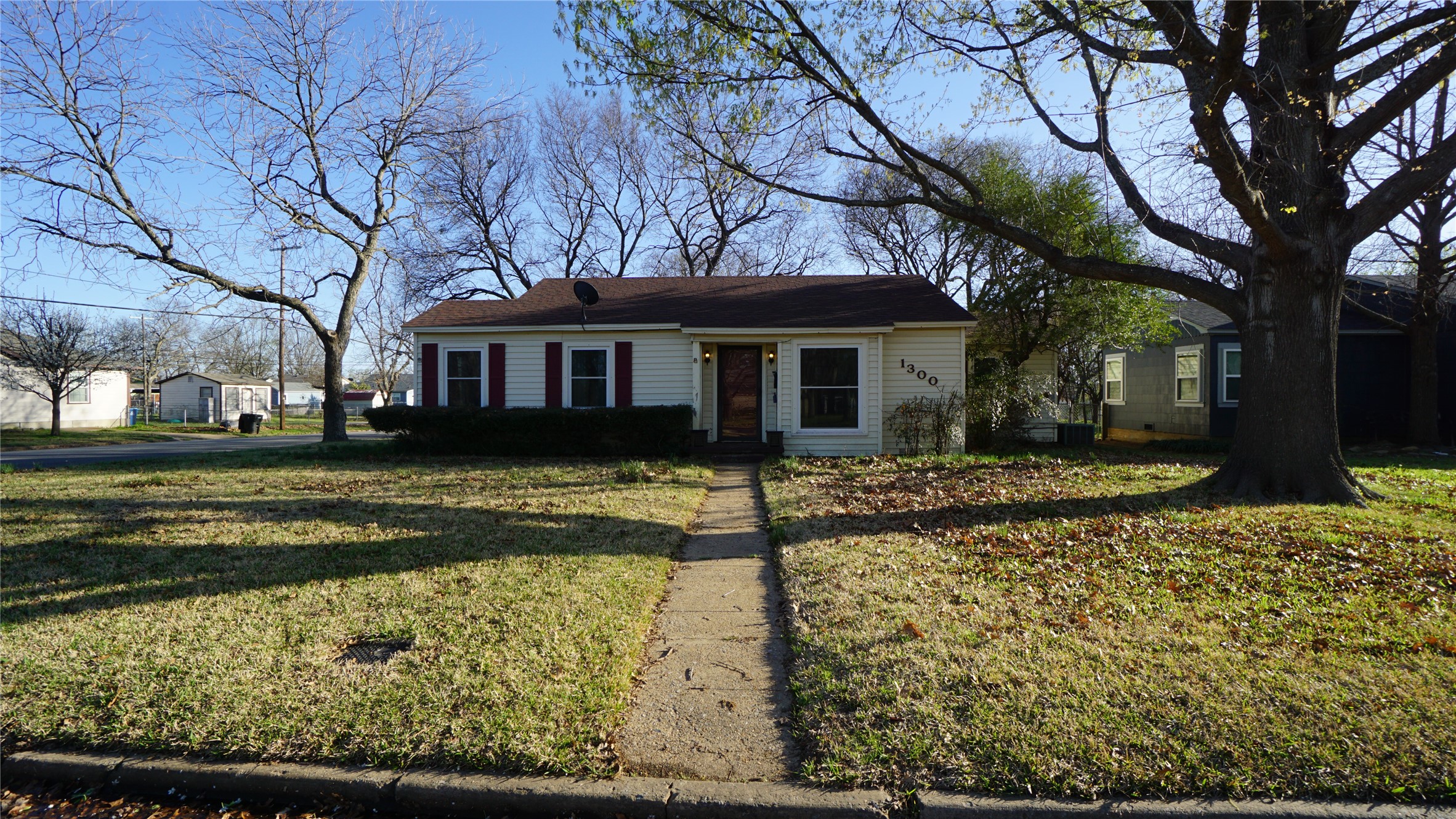 1300 W Day Street