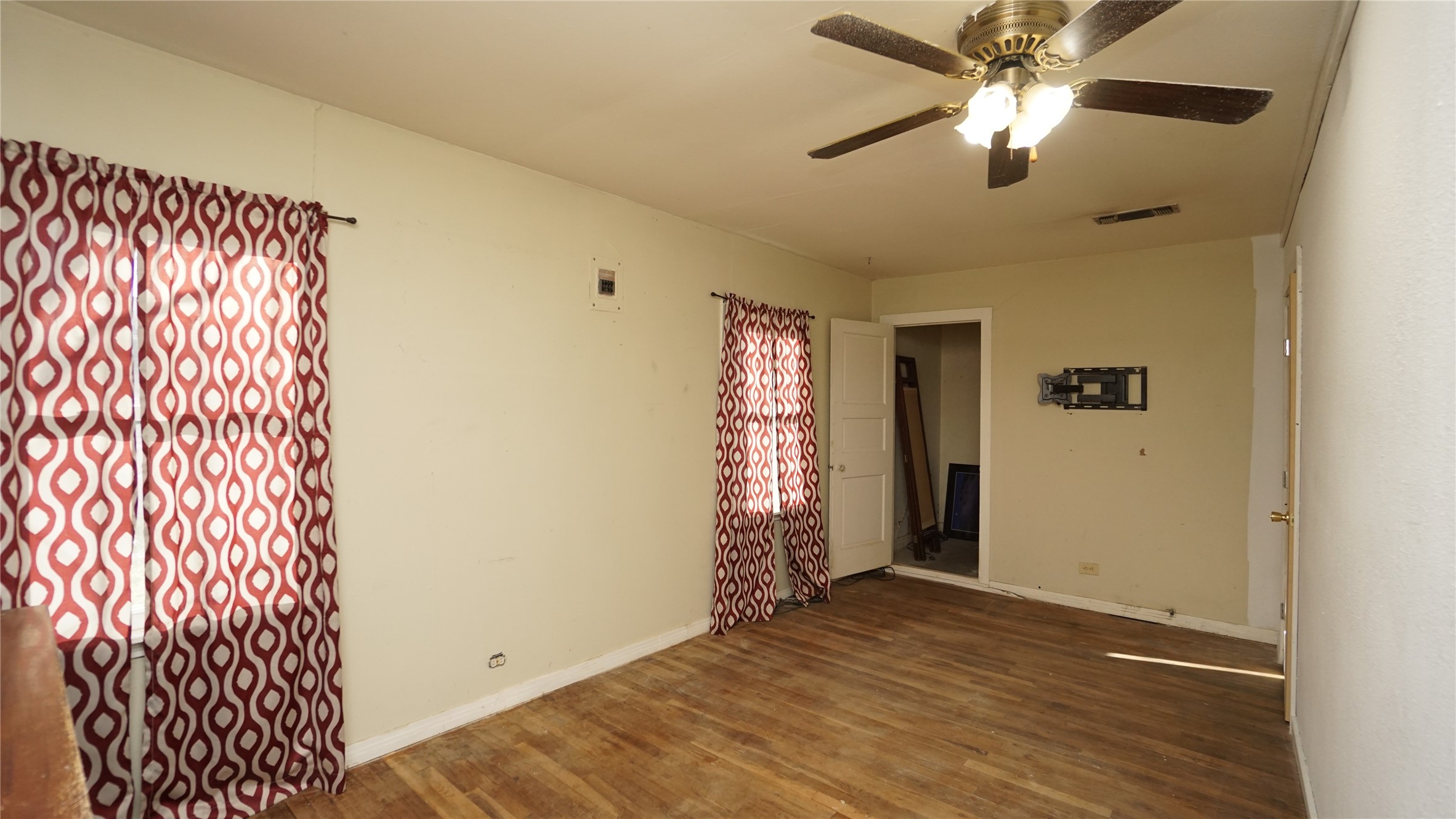 1300 W Day Street
