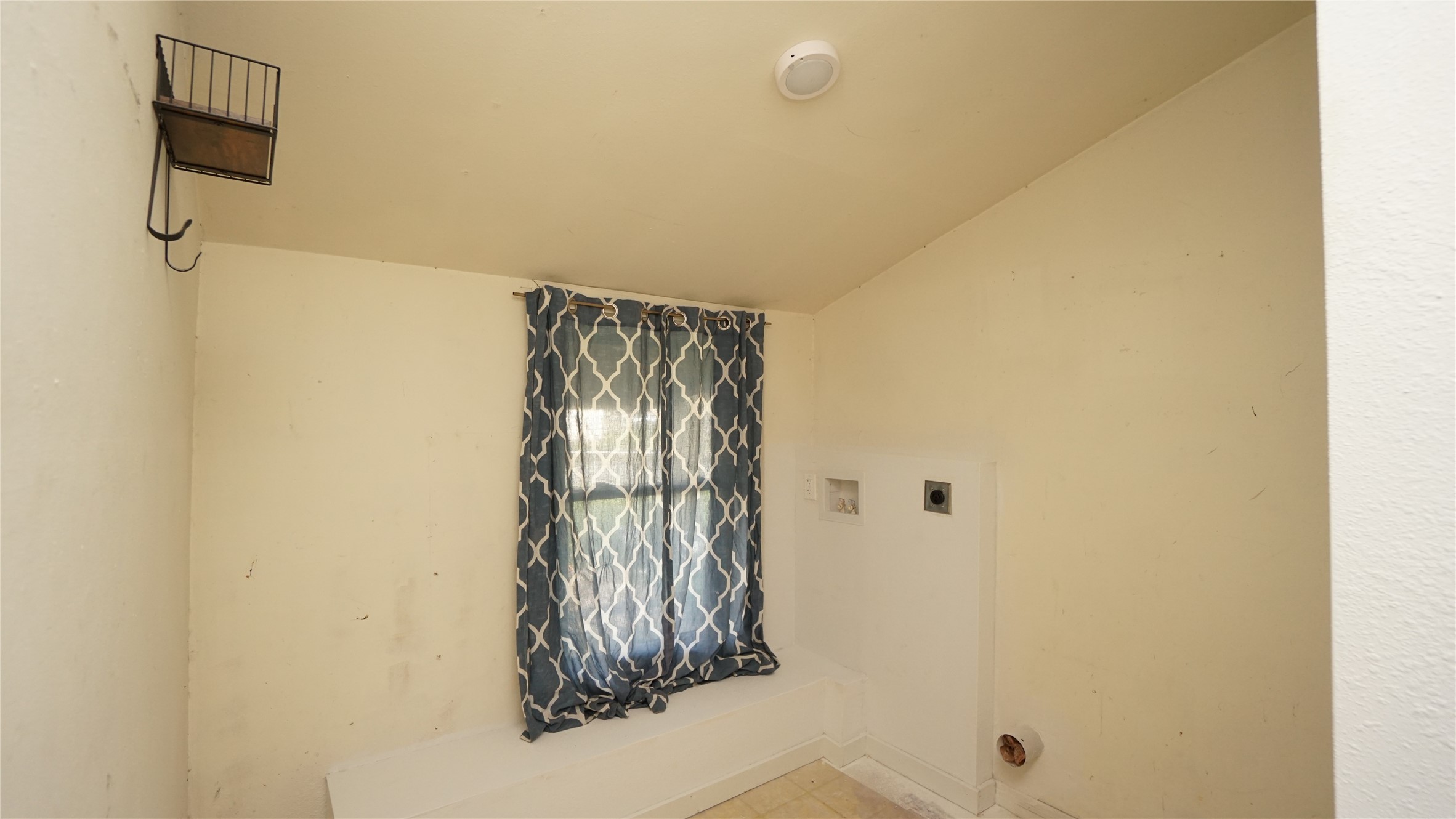1300 W Day Street