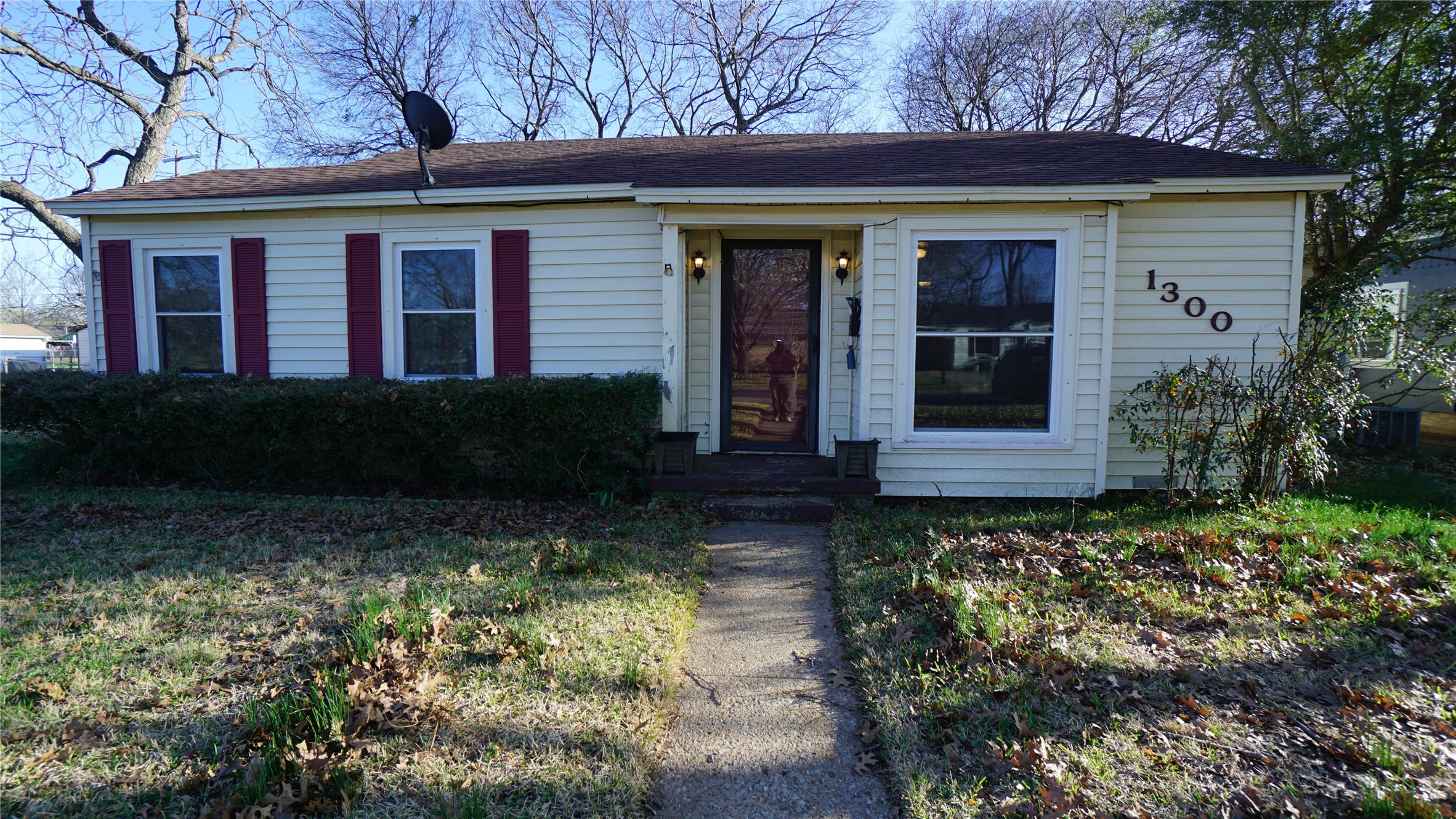 1300 W Day Street