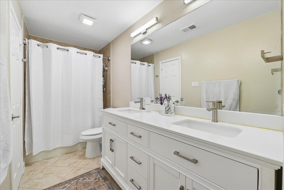 6035 Berry Trail Court