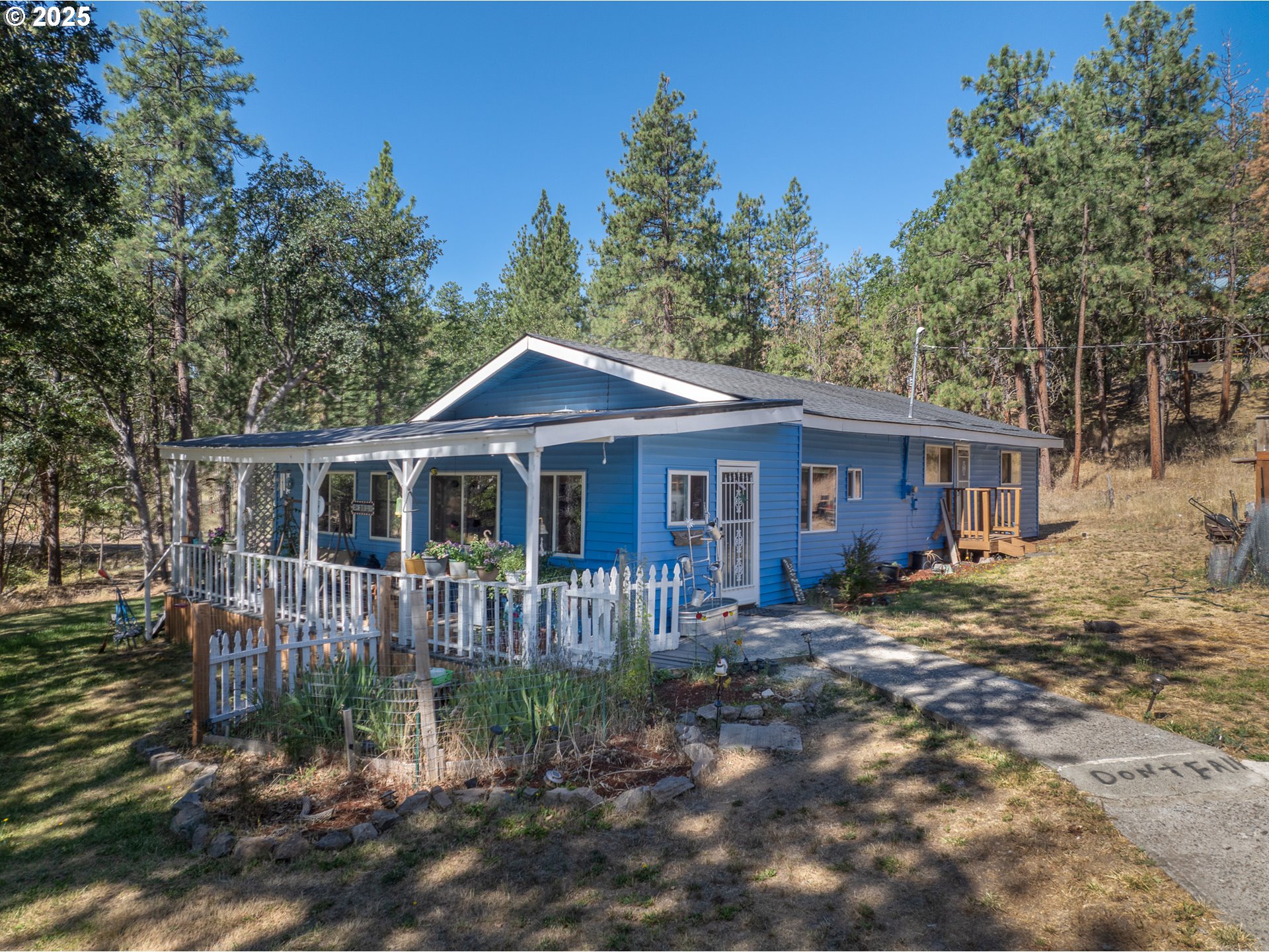 174 N CIRCLE DR