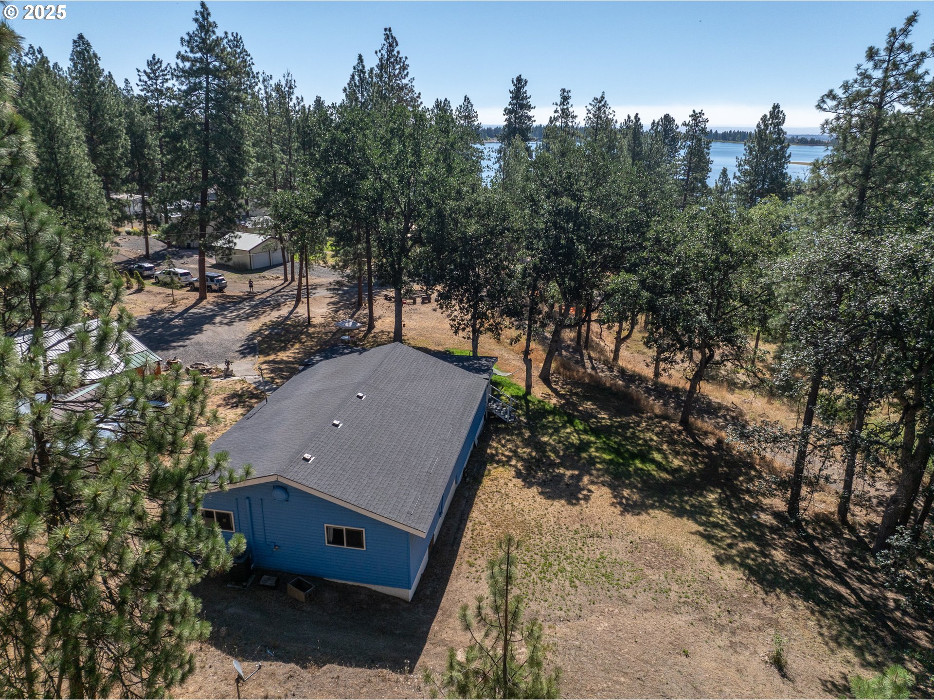 174 N CIRCLE DR