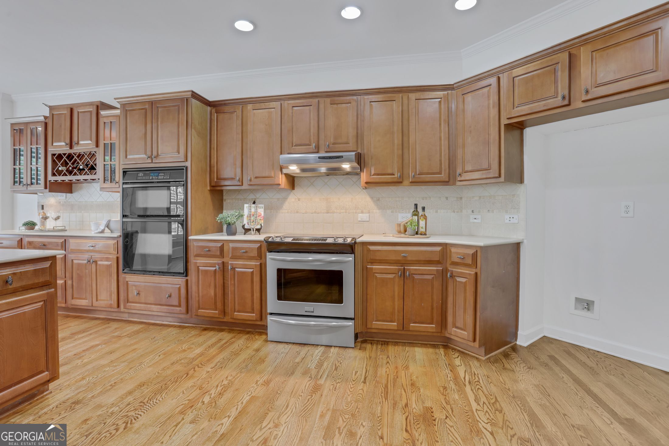 5304 Davenport Manor