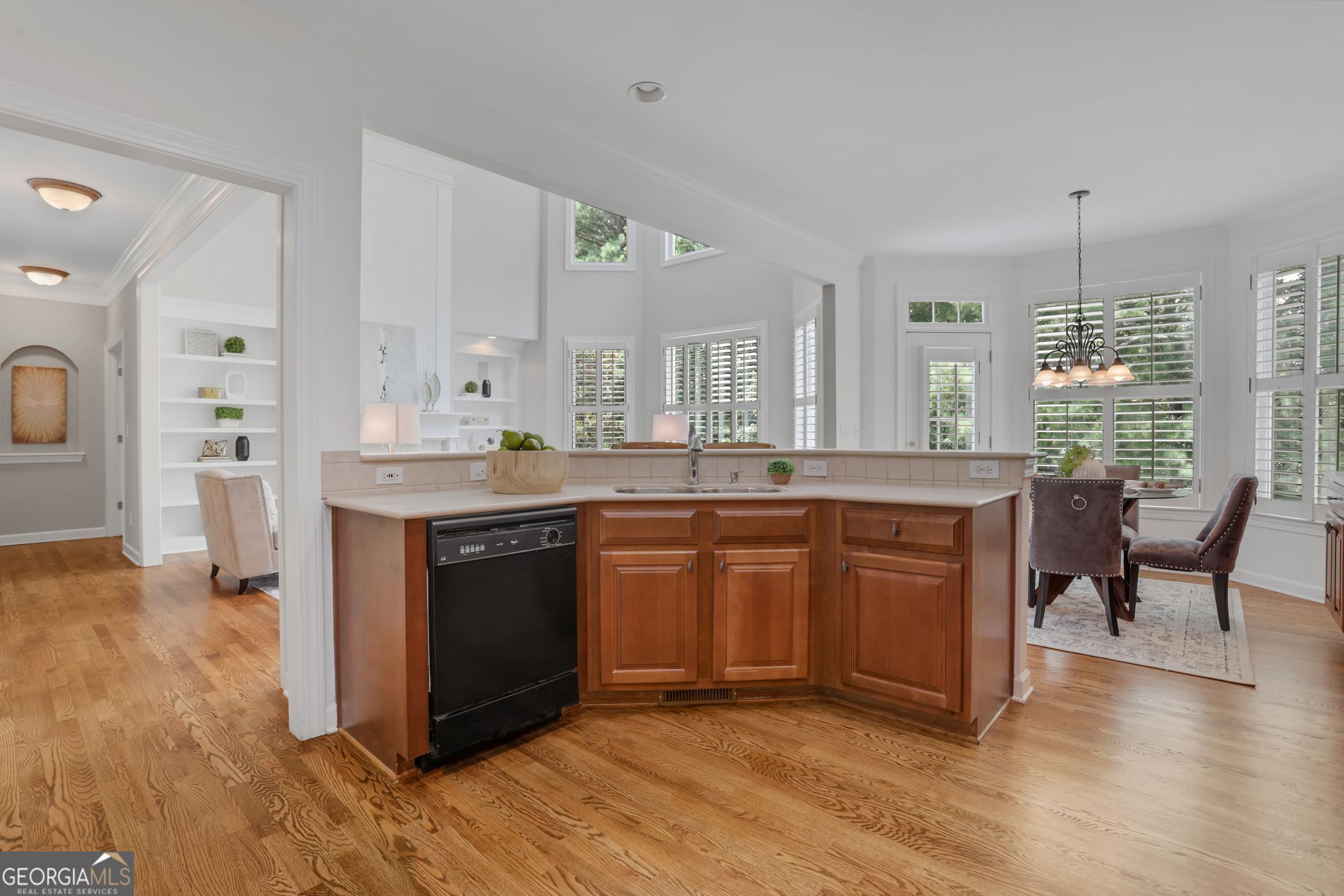 5304 Davenport Manor