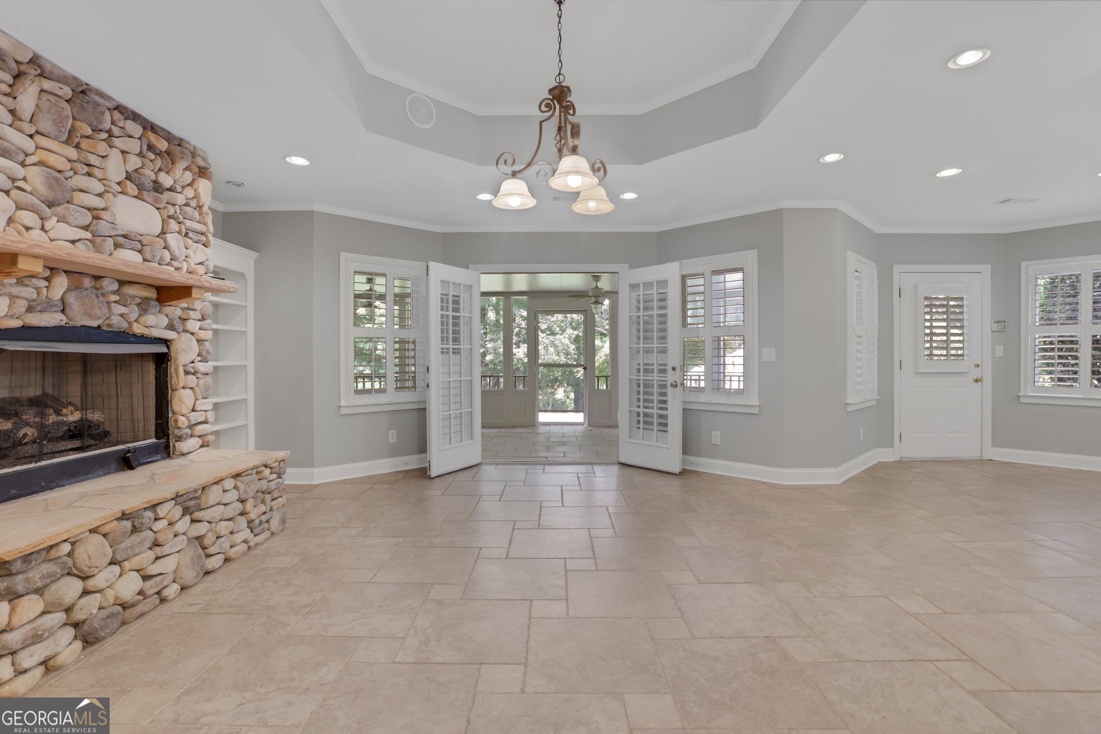 5304 Davenport Manor