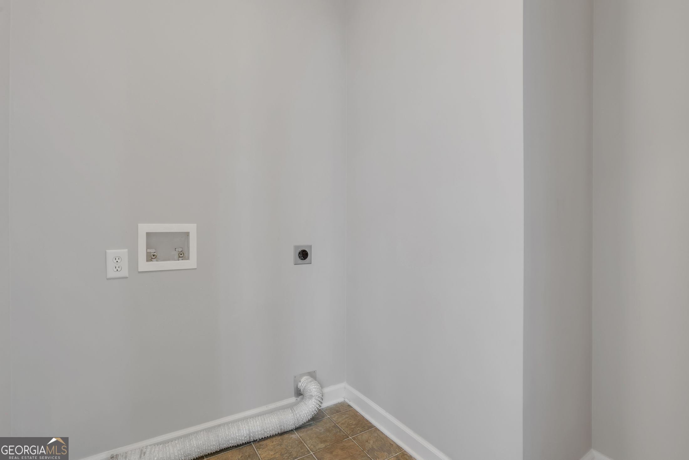 5304 Davenport Manor