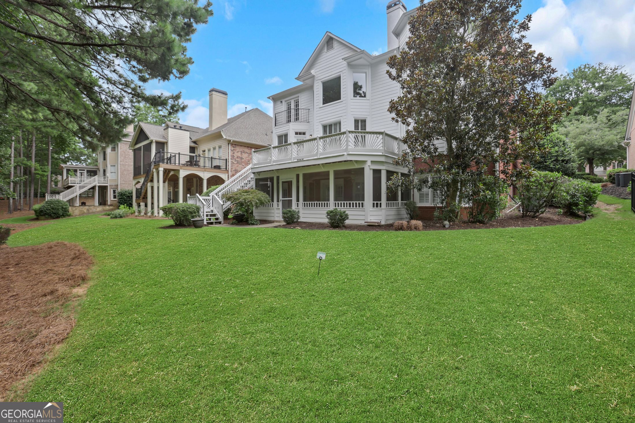 5304 Davenport Manor
