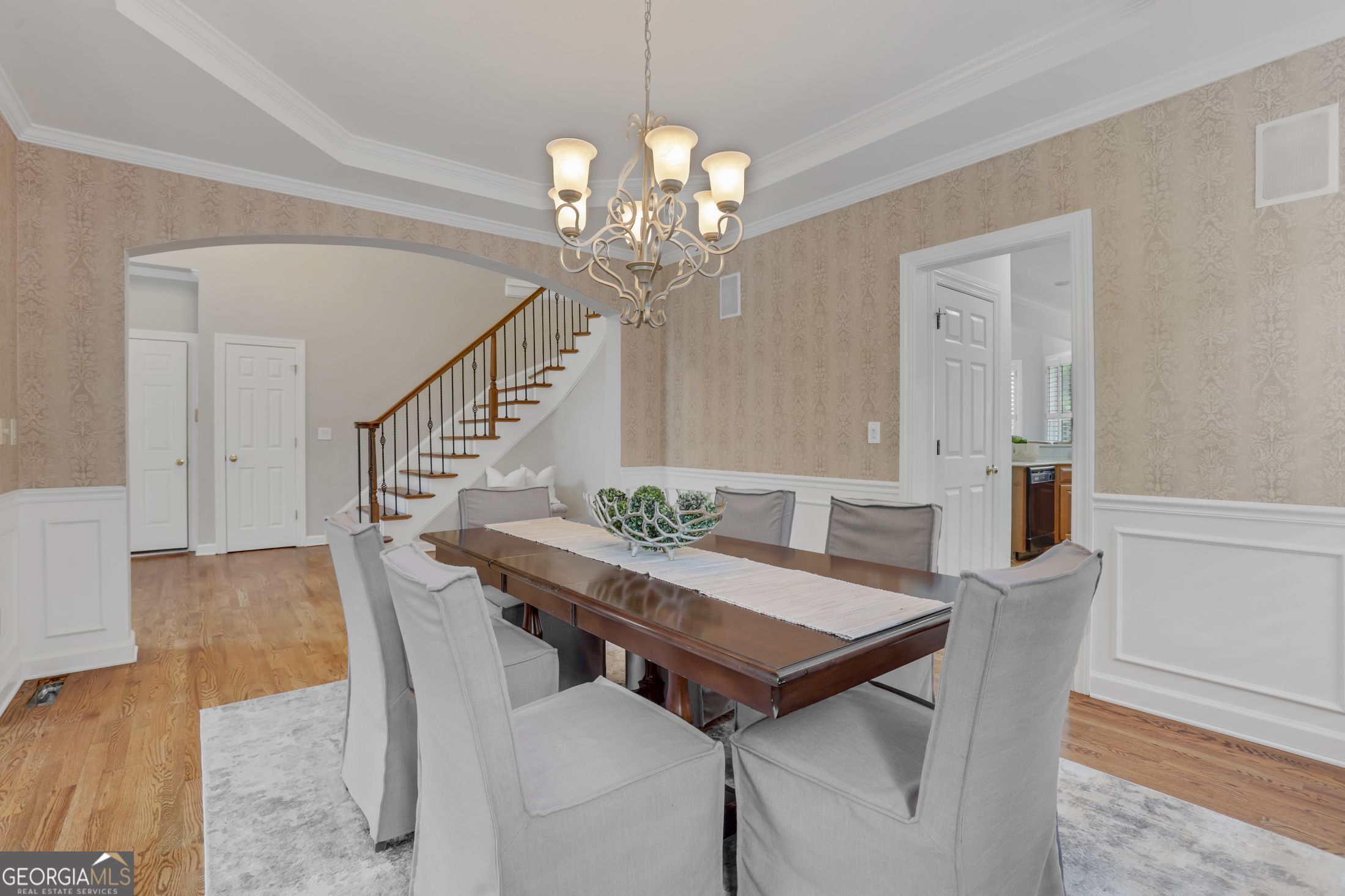 5304 Davenport Manor