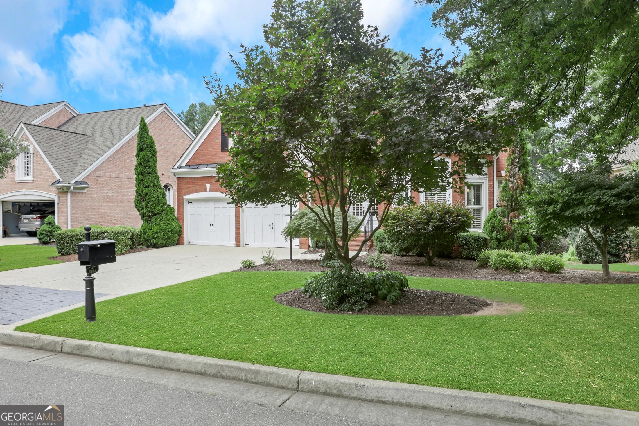 5304 Davenport Manor