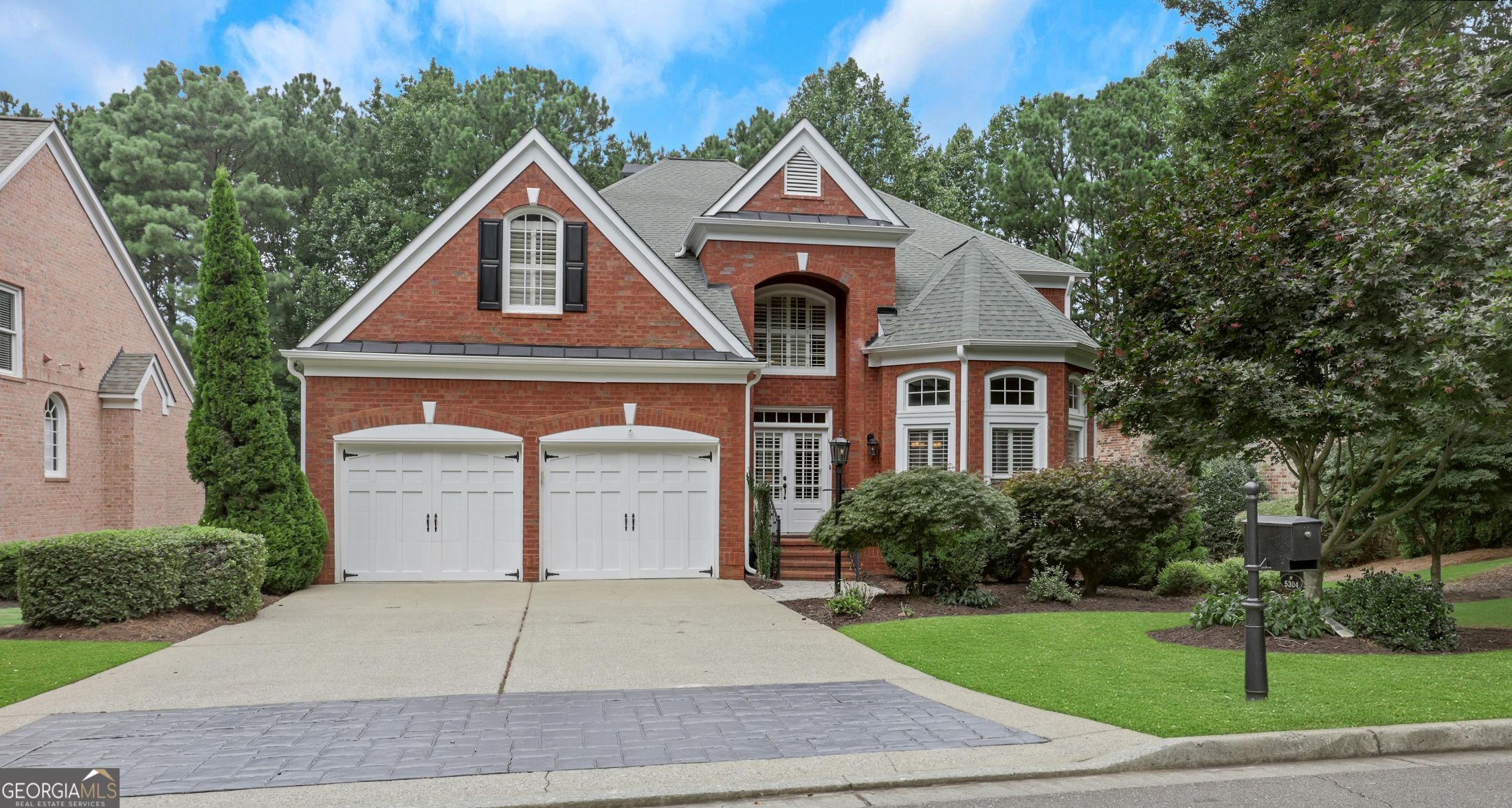 5304 Davenport Manor