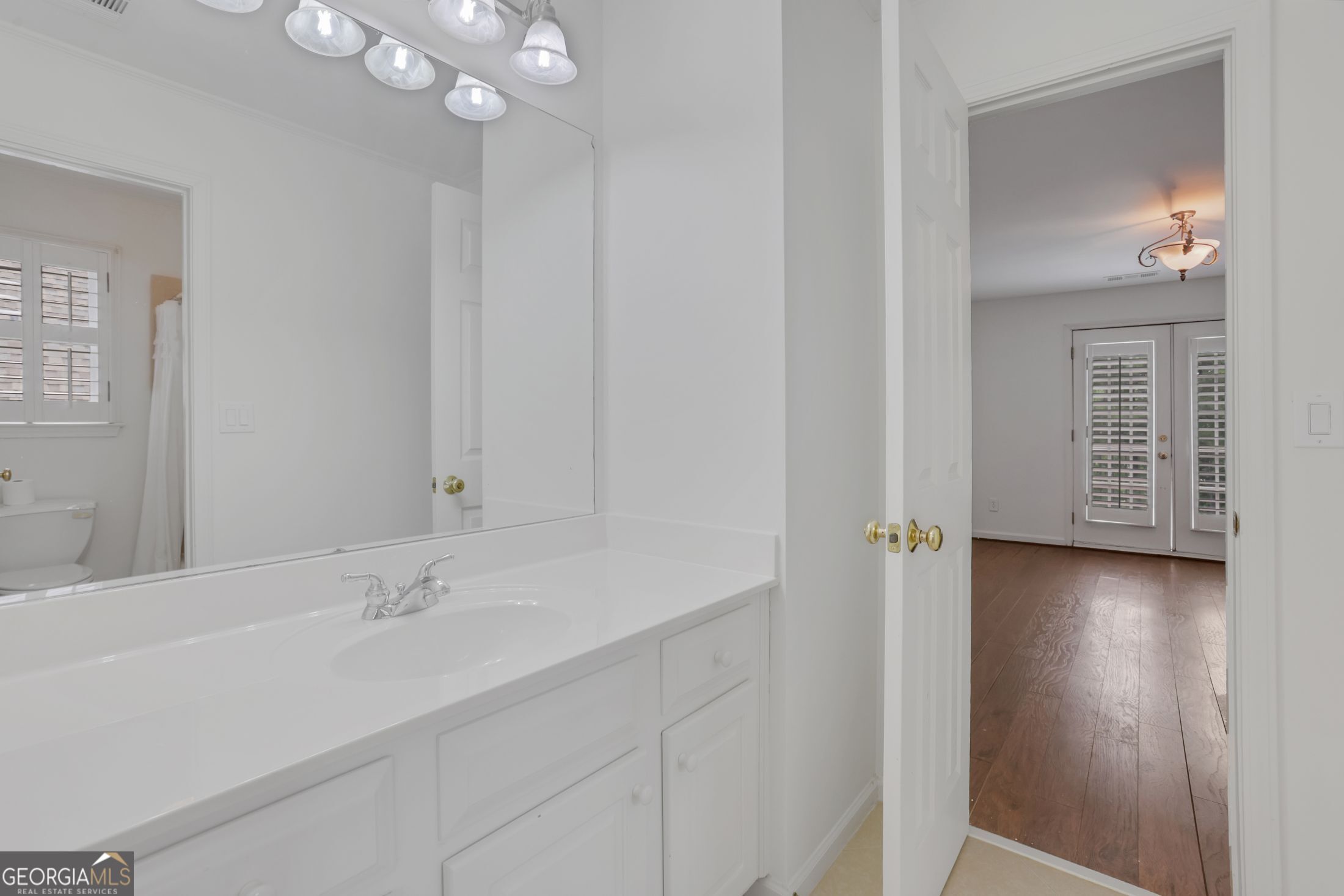 5304 Davenport Manor