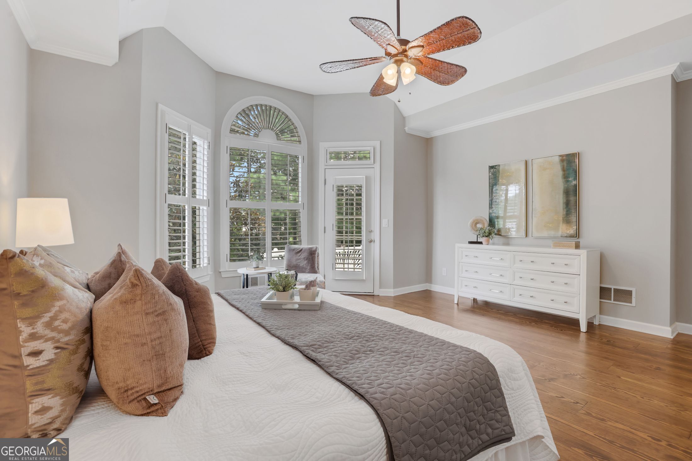 5304 Davenport Manor